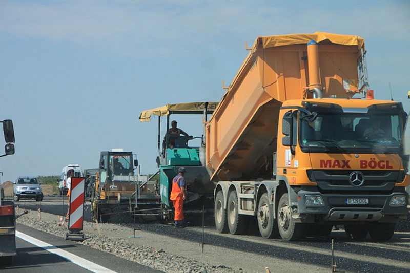 Perú busca culminar la rehabilitación de la carretera Mollepata-Pallasca