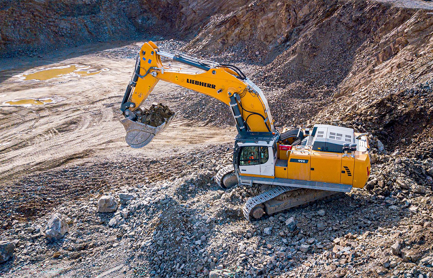 Excavadora Liebherr de alto rendimiento y bajas emisiones: R 992 