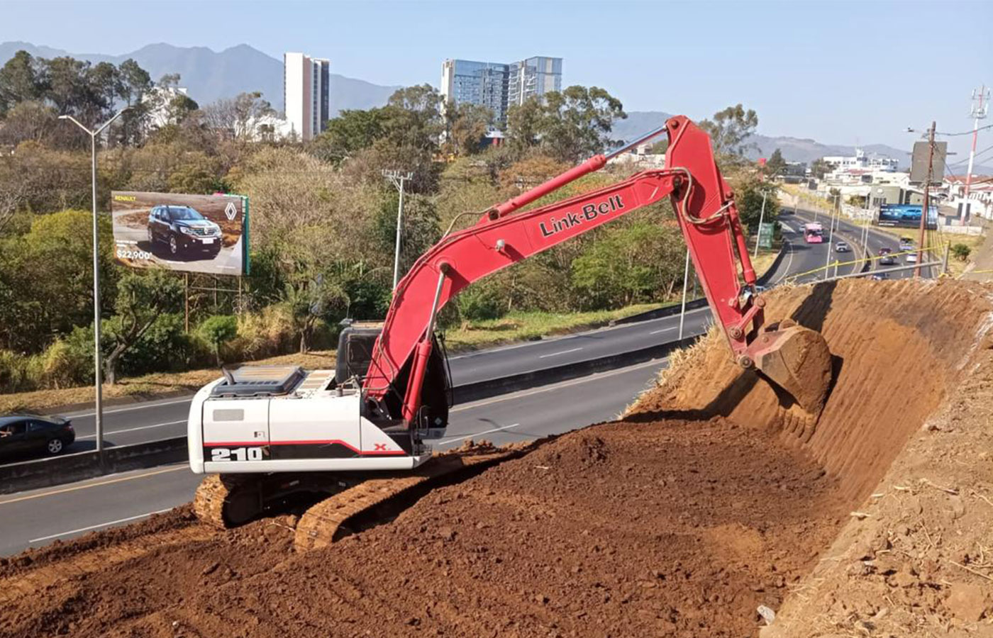 Excavadora Link-Belt demuestra su eficiencia en proyecto vial en Costa Rica