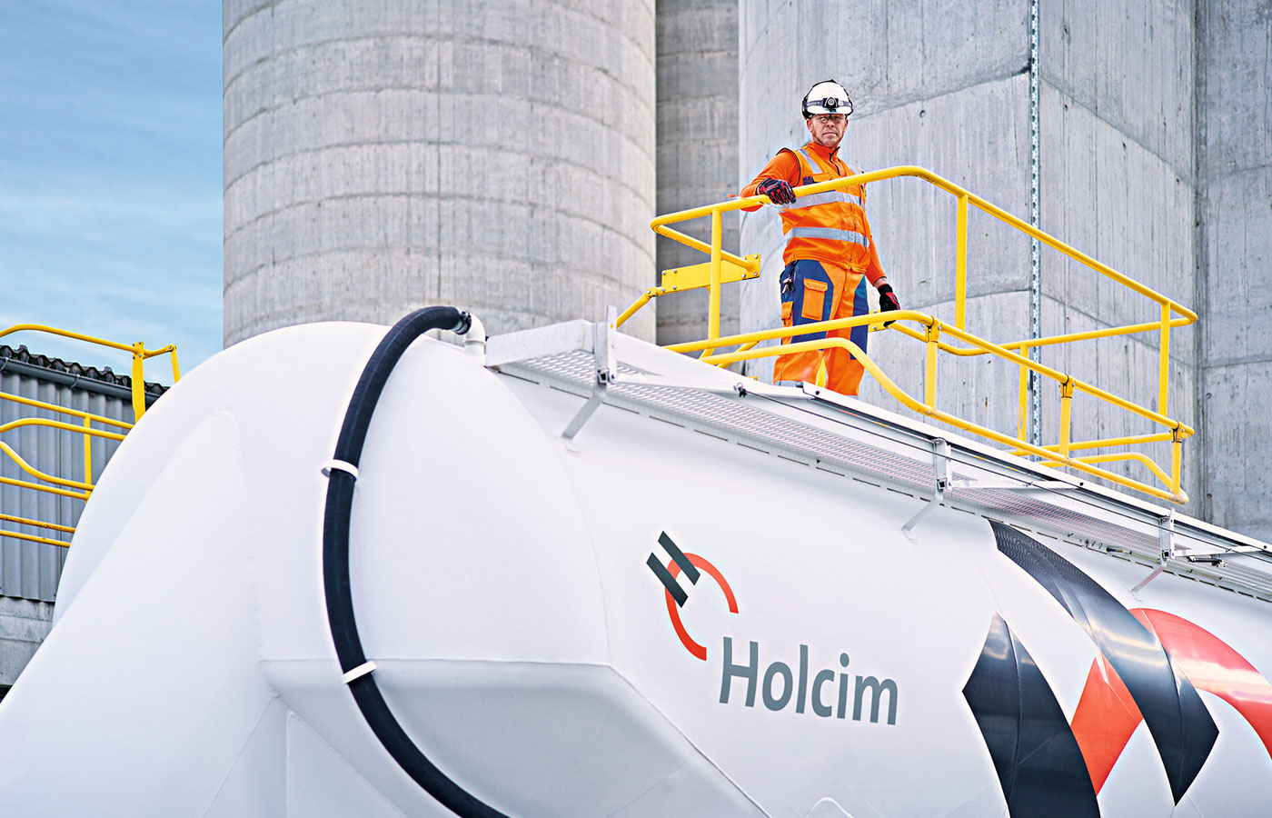 Holcim ingresa al mercado peruano con la compra de dos cementeras