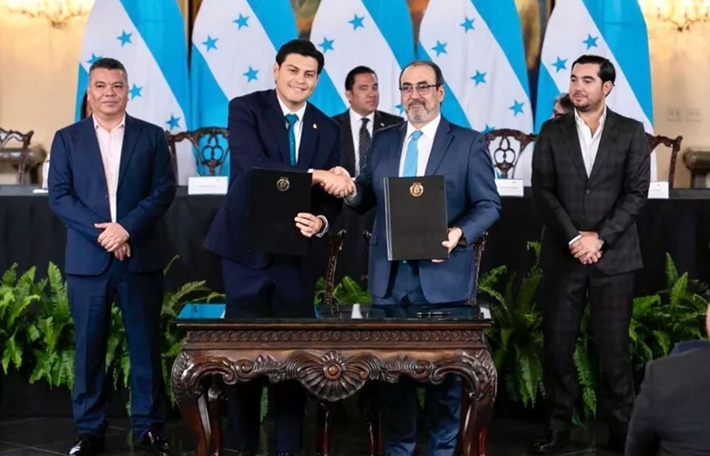 Honduras suscribe préstamos por USD 350 millones con la CAF 