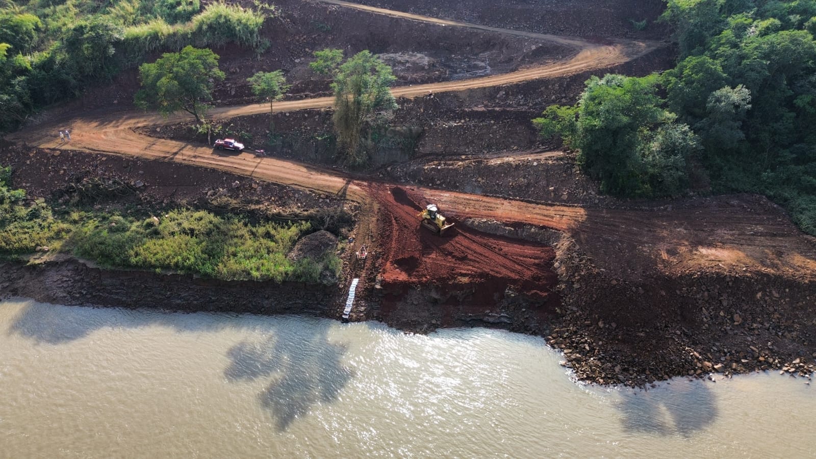 Paraguay: Avanza la construcción del puente sobre el río Monday