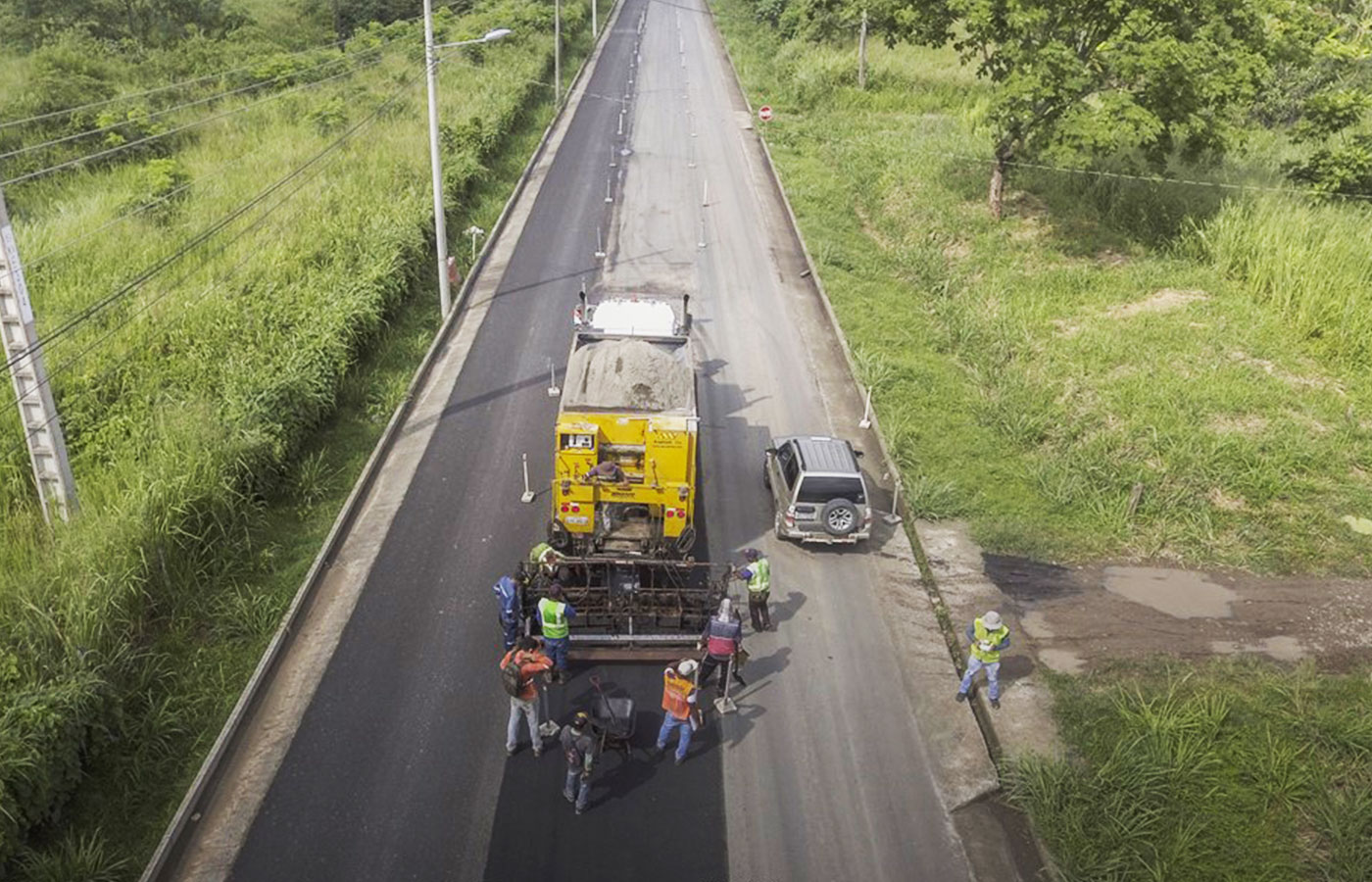 Ecuador realiza el mantenimiento de 141 km en la provincia de Esmeraldas