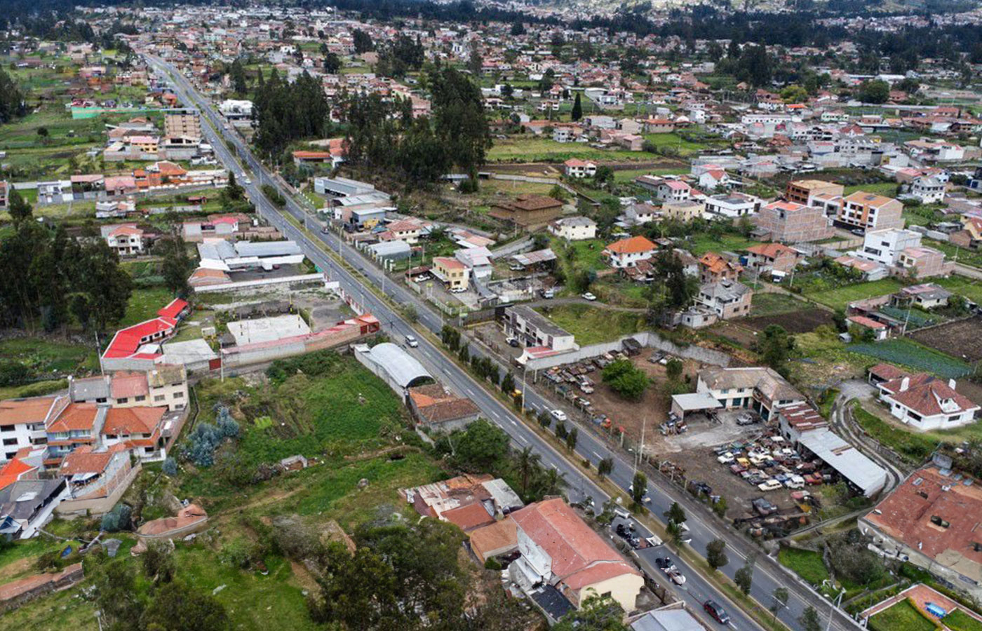 Ecuador: MTOP entrega dos proyectos viales en Azuay