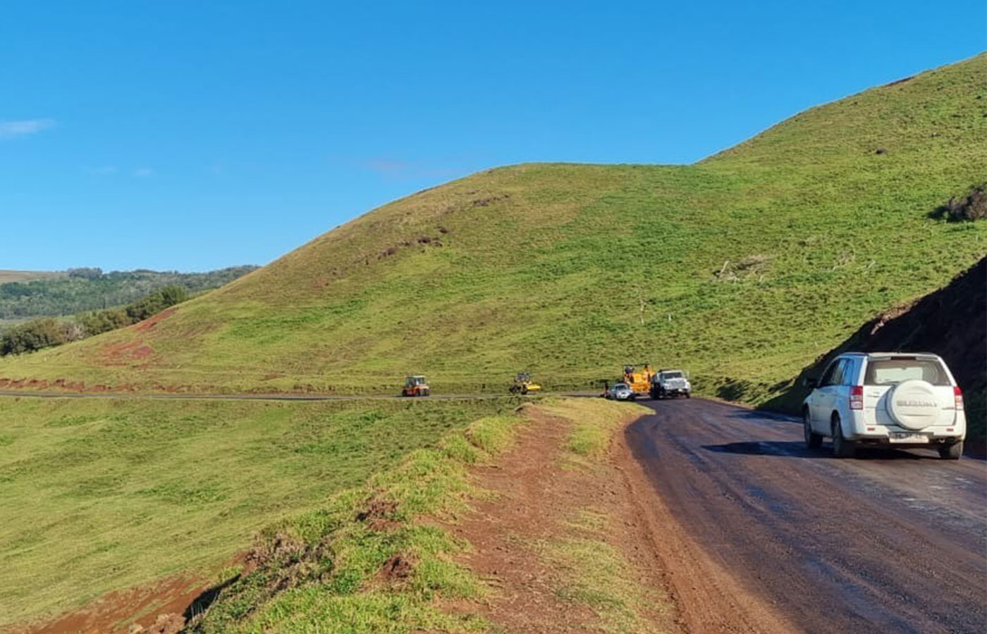 Chile pavimentará cerca de 40 kilómetros de caminos en Isla de Pascua