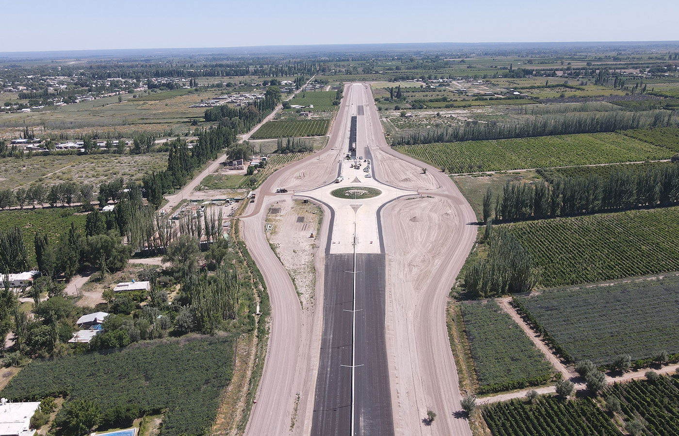 Argentina: Comenzaron a pavimentar la Doble Vía del Este en Mendoza