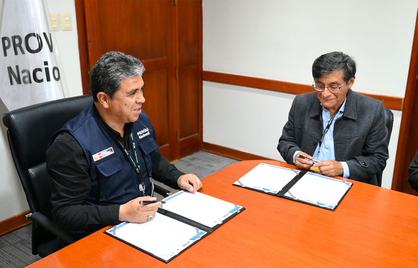 Perú: Se suscribe contrato para revisión de perfiles del Eje Vial N° 4