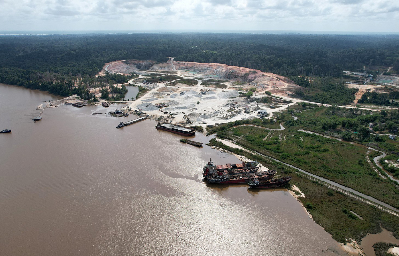 Tres potentes máquinas Kleemann trabajan en lo profundo de la selva de Guyana