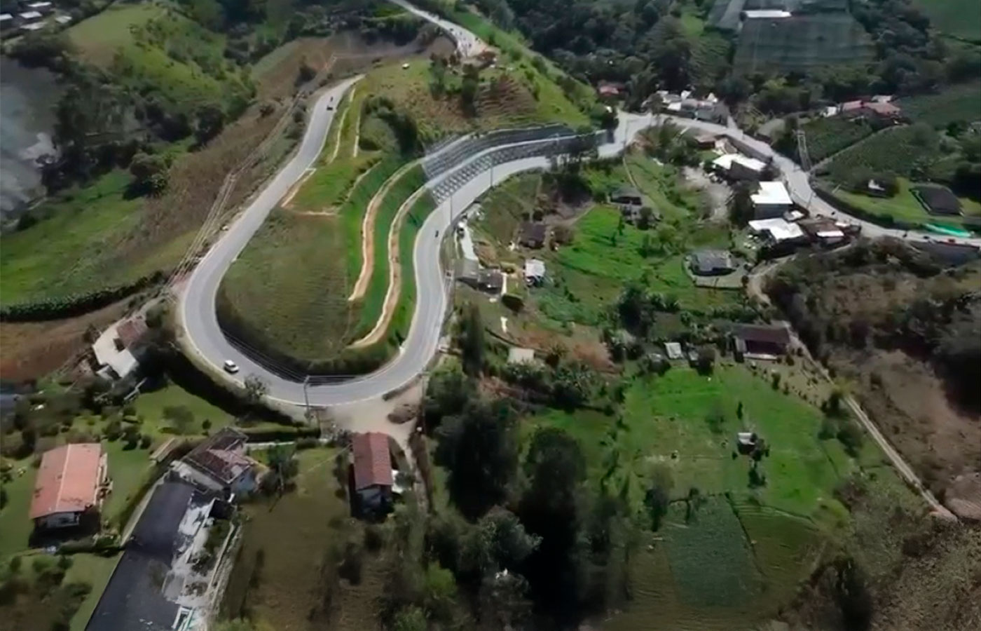 Colombia: Antioquia entrega mejoras en la vía El Carmen de Viboral – El Santuario