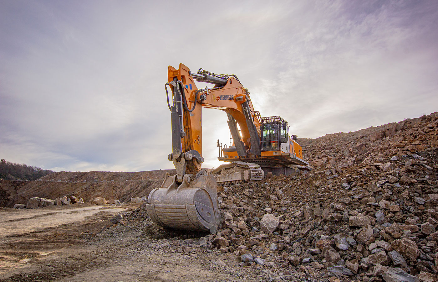 Excavadora Liebherr de alto rendimiento y bajas emisiones: R 992 