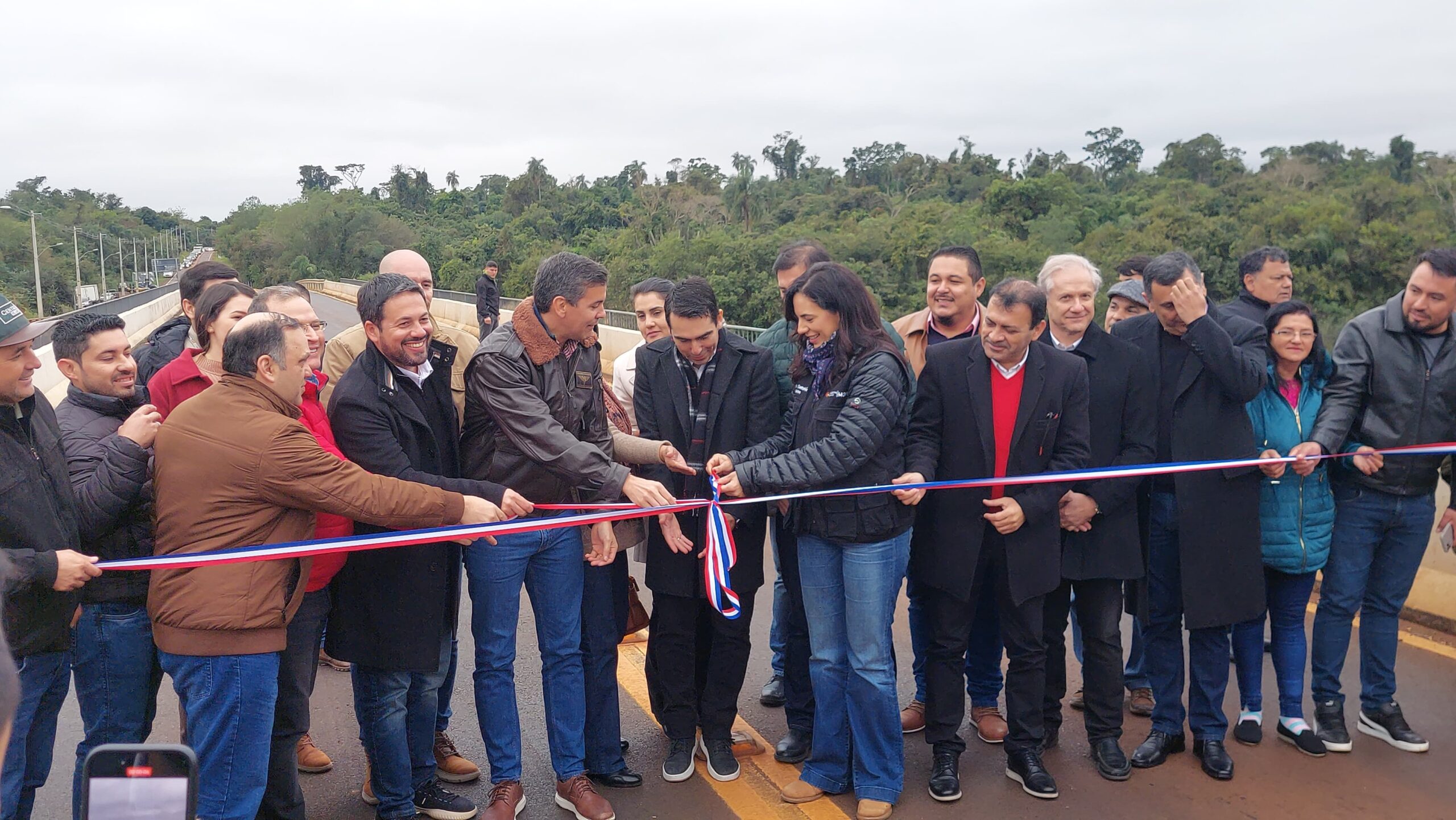 Puente que conecta a más de 20 000 paraguayos