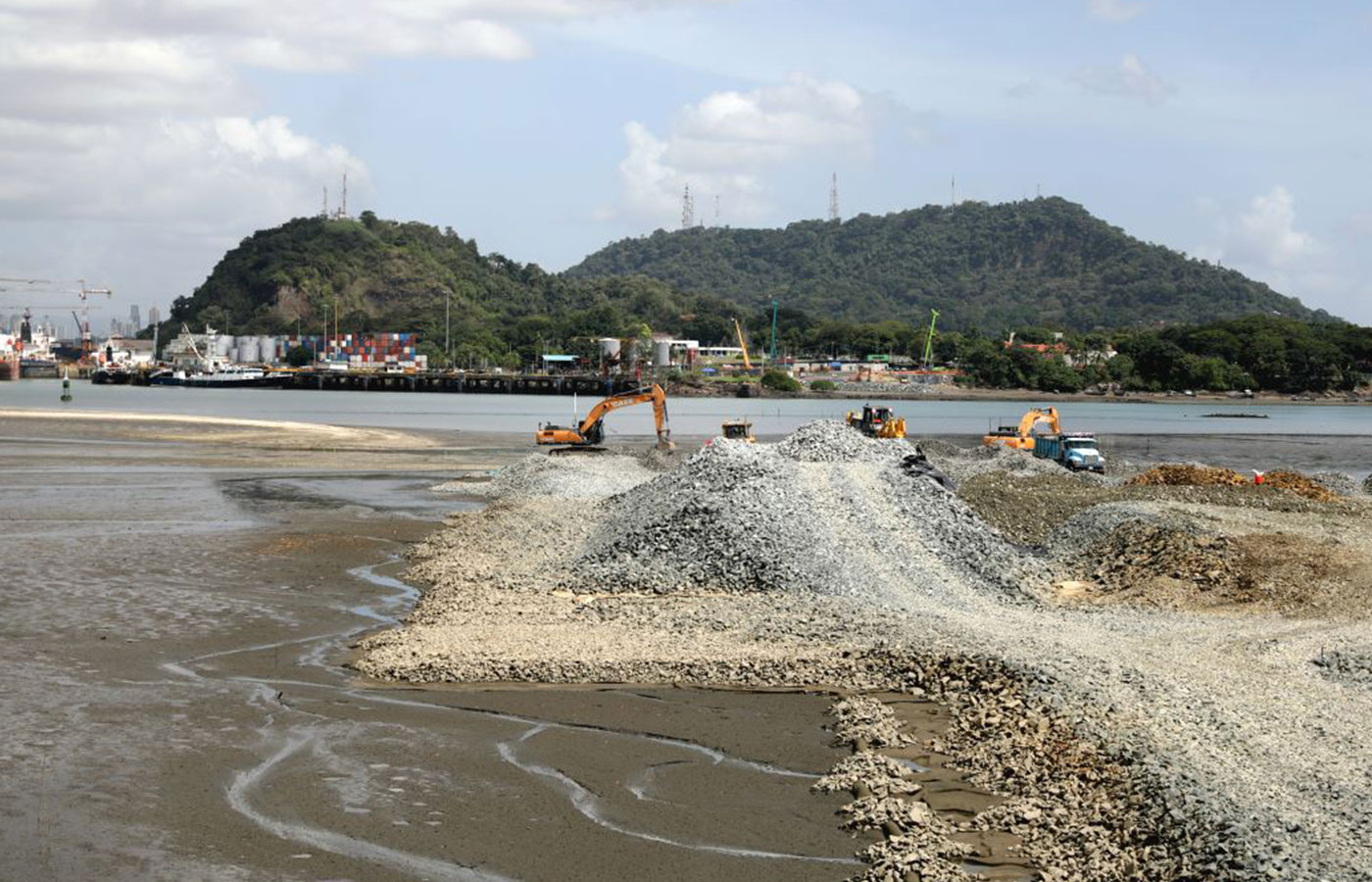 Supervisan avances del proyecto Cuarto Puente sobre el Canal de Panamá